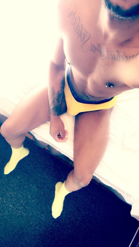 loinclothhoes:  🐝