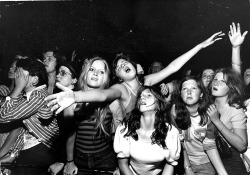 allaccessproject:AUDIENCE AT THE DAVID BOWIE’S LAST ZIGGY STARDUST SHOW, 1973. PHOTOGRAPHER UNKNOWN