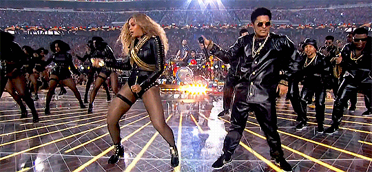 bob-belcher:   Beyoncé and Bruno Mars performing a mix of ‘Formation’ and ‘Uptown