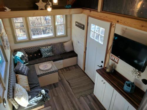 tinyhousetown:  The Creek Cottage (320 sq ft)