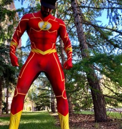 captnspandex:  Flash in the wild.  . . #lycra