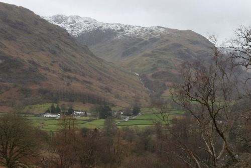 charmingcreatures: Taking a break in the lovely Lakes