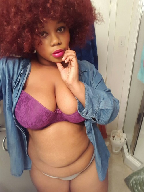 afatblackfairy:  I smell so good~  (If you want nsfw/nudes and are willing to pay message me ♡) 