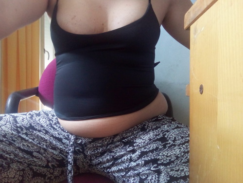 XXX morefatbelly:  I’m getting weight. photo