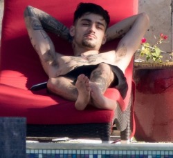 famousfeetandpits:  Zayn Malik - Thanks for