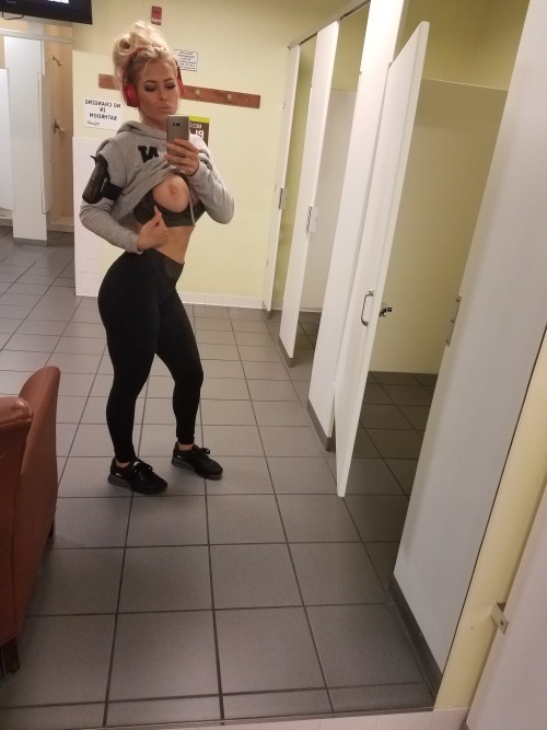 Sex theroyal-highness:  Sneaky gym titty pic👅💦 pictures