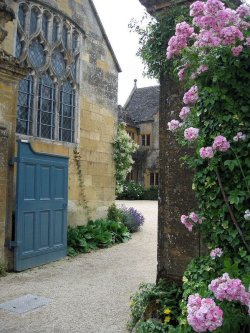 pagewoman: Hidcote Manor Garden, Chipping