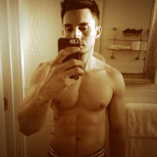 colungafrank: Andres Moreno TWITTER PICS  
