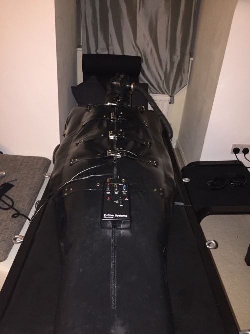 mancsrubber: After I had my bf immobilized on the table and teased him, he wanted to take revenge. I