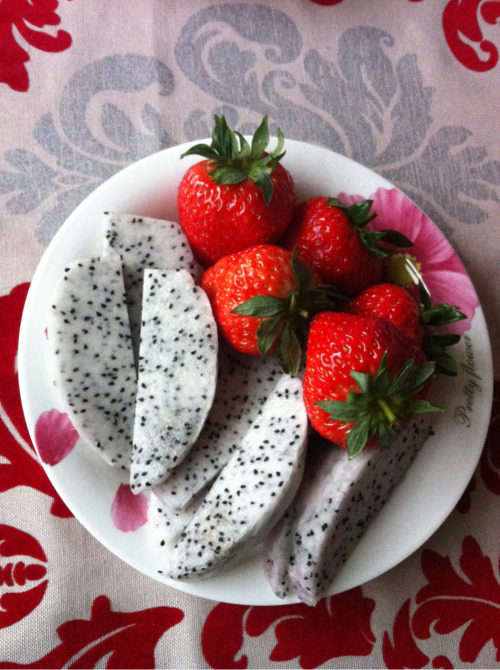 get-healthy-stay-happy:  get-motivation:  glitteringsweat:  Q  I have yet to try dragon fruit  I want to try dragon fruit sooo bad!  