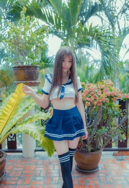 有多少人喜欢学生装啊~#本人#：93年御姐一枚，模特，坐标深圳，北上广也会偶尔去参加活动。想撩我的发私信找我，但是请参考《如何正确撩小蕾》喜欢我发的帖子的哥哥弟弟们，多多转发哦！（不转发就别发私信给我