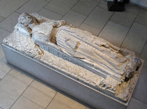 Tomb Effigy of a Lady, mid-13th century, Metropolitan Museum of Art: CloistersThe Cloisters Collecti