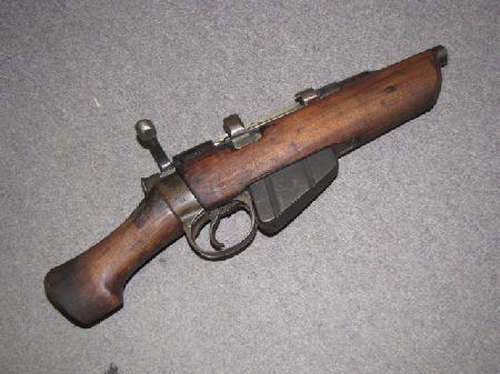 dommypls:  rustymetalgendarme:  An Enfield Mark III Sapper’s Carbine from World War One.  Who else wants one?   Wrist demolisher.
