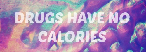 justpavlovsdog:  golden-wings-acid-heart:  † Grungy Bl☮ g †  ΔND SHE’S