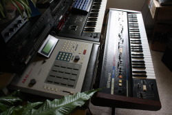 jordanssynths:  My home studio setup from Seattle, 2012.   (An original photo taken by Jordan Passmore @jordanssynths.tumblr). 