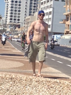 moteq1:  Hot Heeb of the Day  Jerusalem Beach, Tel Aviv  View Post 