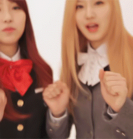 quailmanda:  When a curious, little Chaeyoung appears…