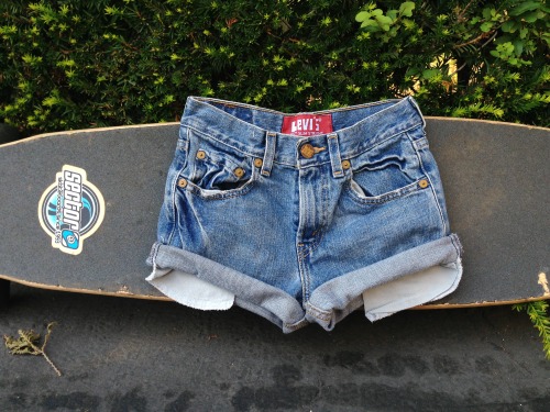 Vintage High Waisted Levi’s Follow us on instagram: @junglethreads Message if interested - Fol