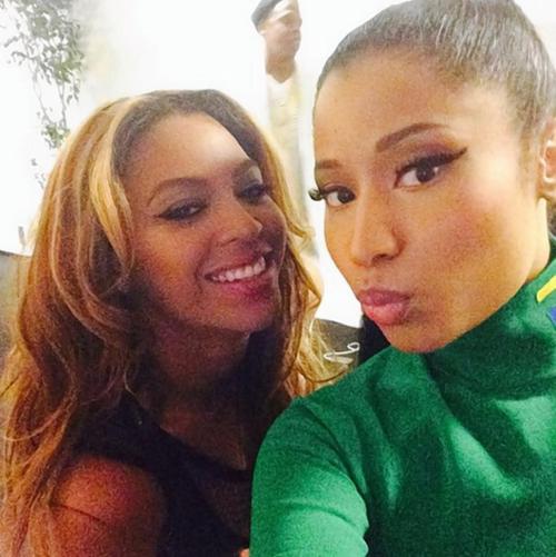 beyonseh:Bey’s Instagram selfies are everything