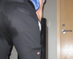 gymsweatr:Wet pants at the water cooler–maybe