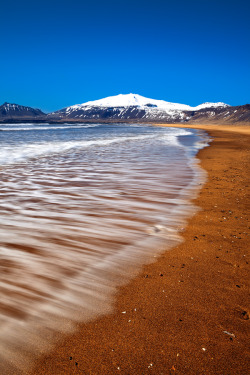etherealvistas:  Snaefellsjökull and beach (Iceland) by D-P  Photography