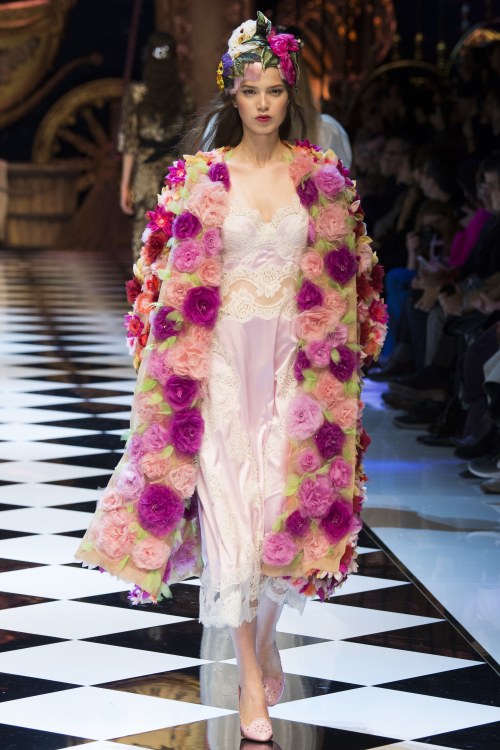 therunwayarchive:Sara Wittbruberova at Dolce &amp; Gabbana, Fall 2016