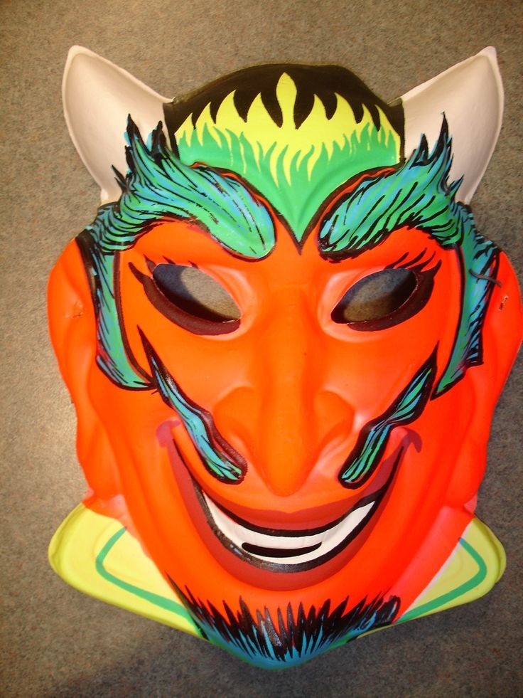 edlfdesigns:  The good ol days… When putting sharp cut plastic near your eyes and