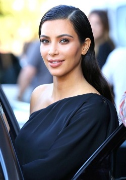 kimkanyekimye:  Kim leaving a photoshoot in Beverly Hills, CA 10/16/14 