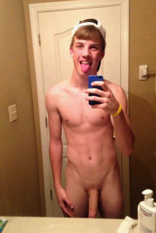 guysexting:  This 19yo is so sexy and says, “Looking for somebody to love me for