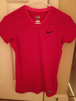 verbs-and-veggies:  NIKE GIVEAWAY! So, I have this pink Nike gear (all size **small**) and a Hamilton Beach smoothie maker that I only used once or twice. I don’t plan on using this stuff anymore so I thought I would give it to someone in the fitblr