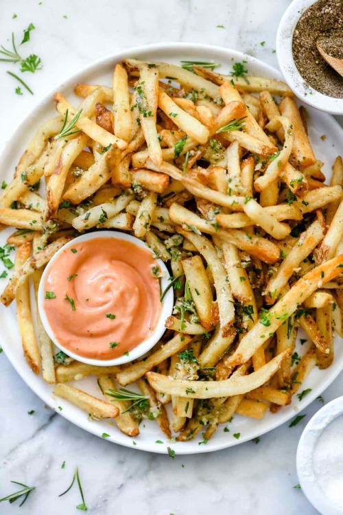 foodfuck:killer garlic fries with rosemary