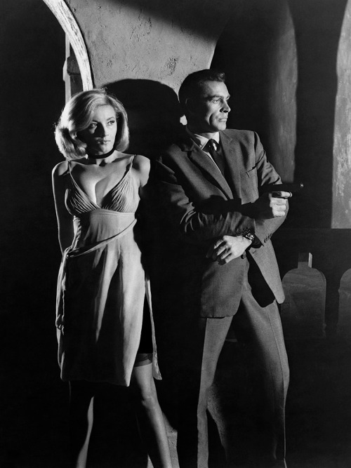 Daniela Bianchi, Sean Connery / production still from Terence Young’s From Russia with Love (1