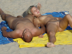 siesta en la playahttp://blogzen00.tumblr.com/