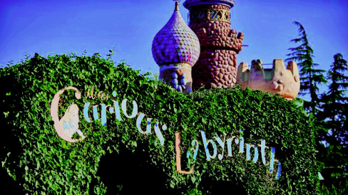 Disneyland Paris | Fantasyland↪   ♦ ♣  Alice’s Curious Labyrinth  ♠ ♥