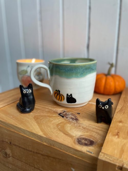  Black cat with pumpkin Halloween Cup // LaMaisonDeLea