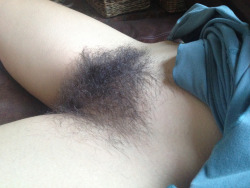 Very hairy women!!!