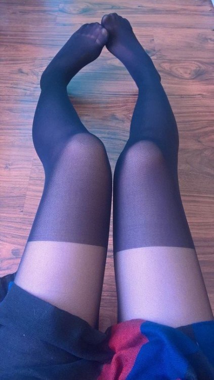 girls-kneesocks:  •INSTAGRAM•SUBMIT•SUPPORT THE BLOG (I appreciate every penny)