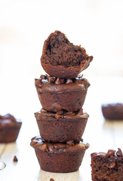 do-not-touch-my-food:  Mini Chocolate Peanut Butter Muffins