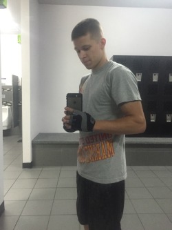 dillonandersonxxx:  First post, Gym Selfie.
