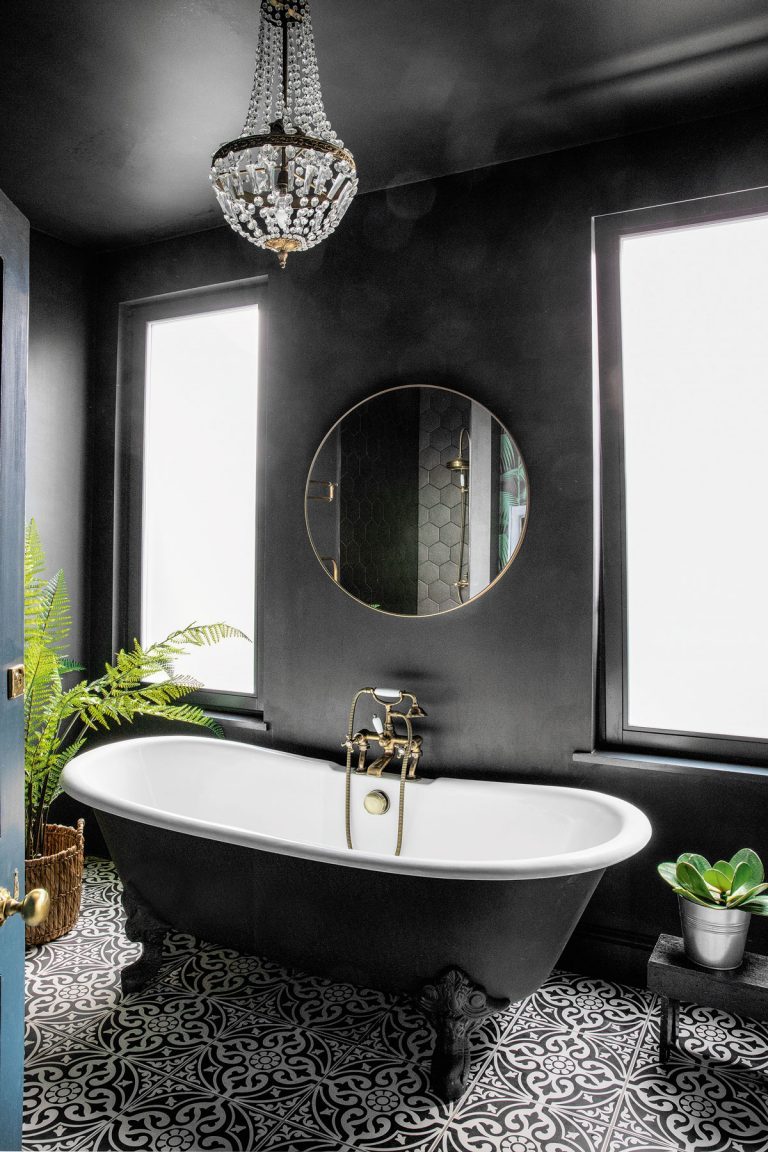 gravityhome:  Dark Victorian home in London | photos by Paul Raeside  Follow Gravity
