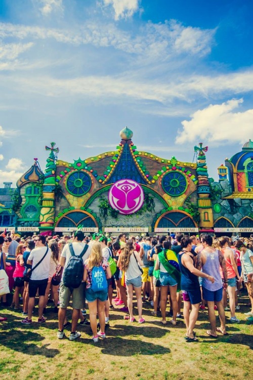 vibegirlsblog: Tomorrowland 2014