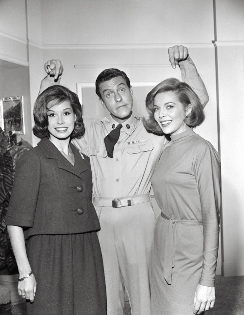 Mary Tyler Moore, Dick Van Dyke, Barbara Bain / publicity photo for “Will You Two Be My Wife?”