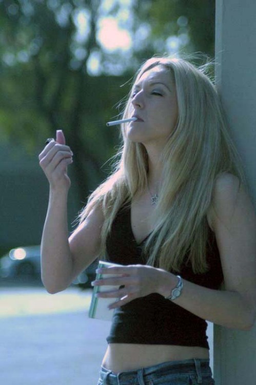 jlon33:  mothers…if you smoke…raise your daughter to smoke with class and style…no corks….you desire a pretty elegant all white Virginia slims!!!!