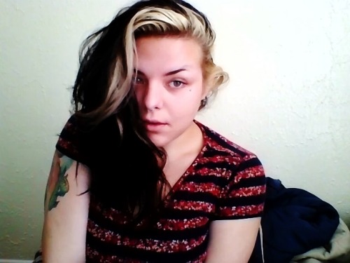 femmevengeance:  someone asked if i ever tried pushing all my hair to the left instead  omg <3