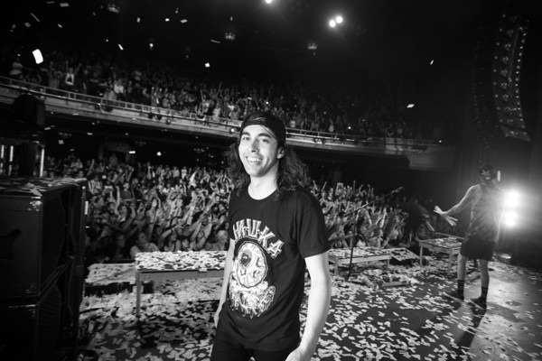 jess-davies-things:  Vic Fuentes being a cute little fuck.