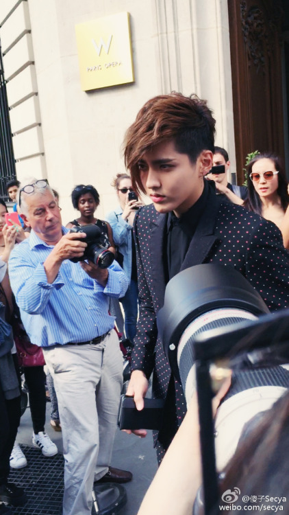 exo-wufan: 150626 #WuYiFan @ Menswear Fashion Week Cr. 傻子Secya : 1 | 2 | 3 | 4 | 5 | 6 