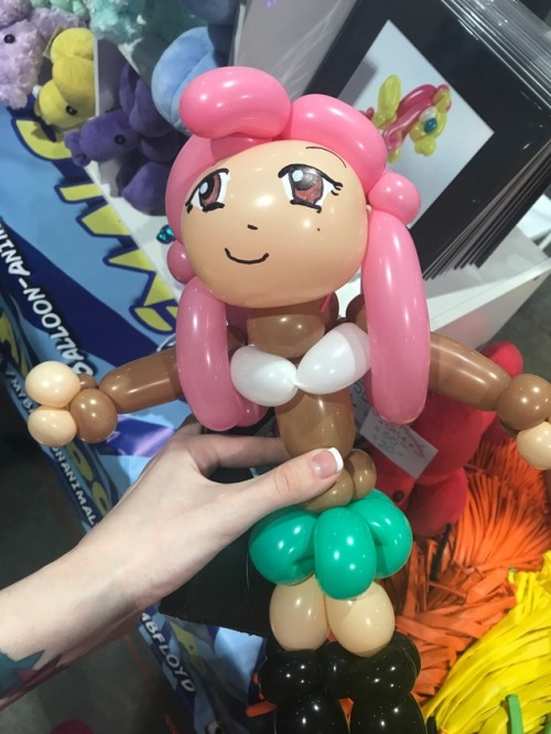 kurokoshirai:hi tunmblr im at anime expo and today i paid $10 for a man to make a balloon animal of 