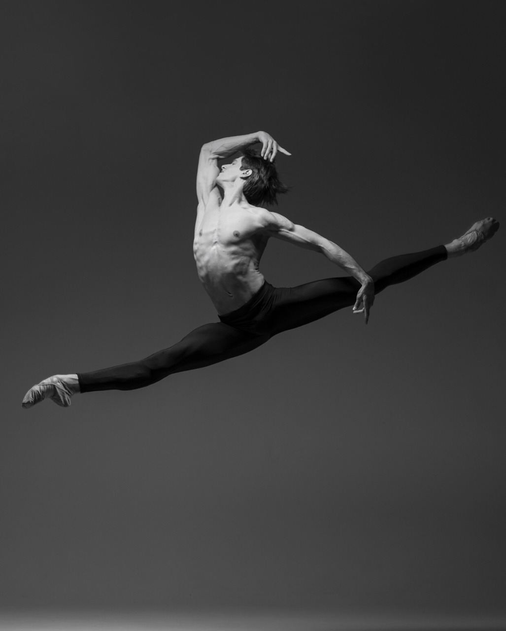 pas-de-duhhh:  Xander Parish principal dancer with Mariinky Ballet photographed by