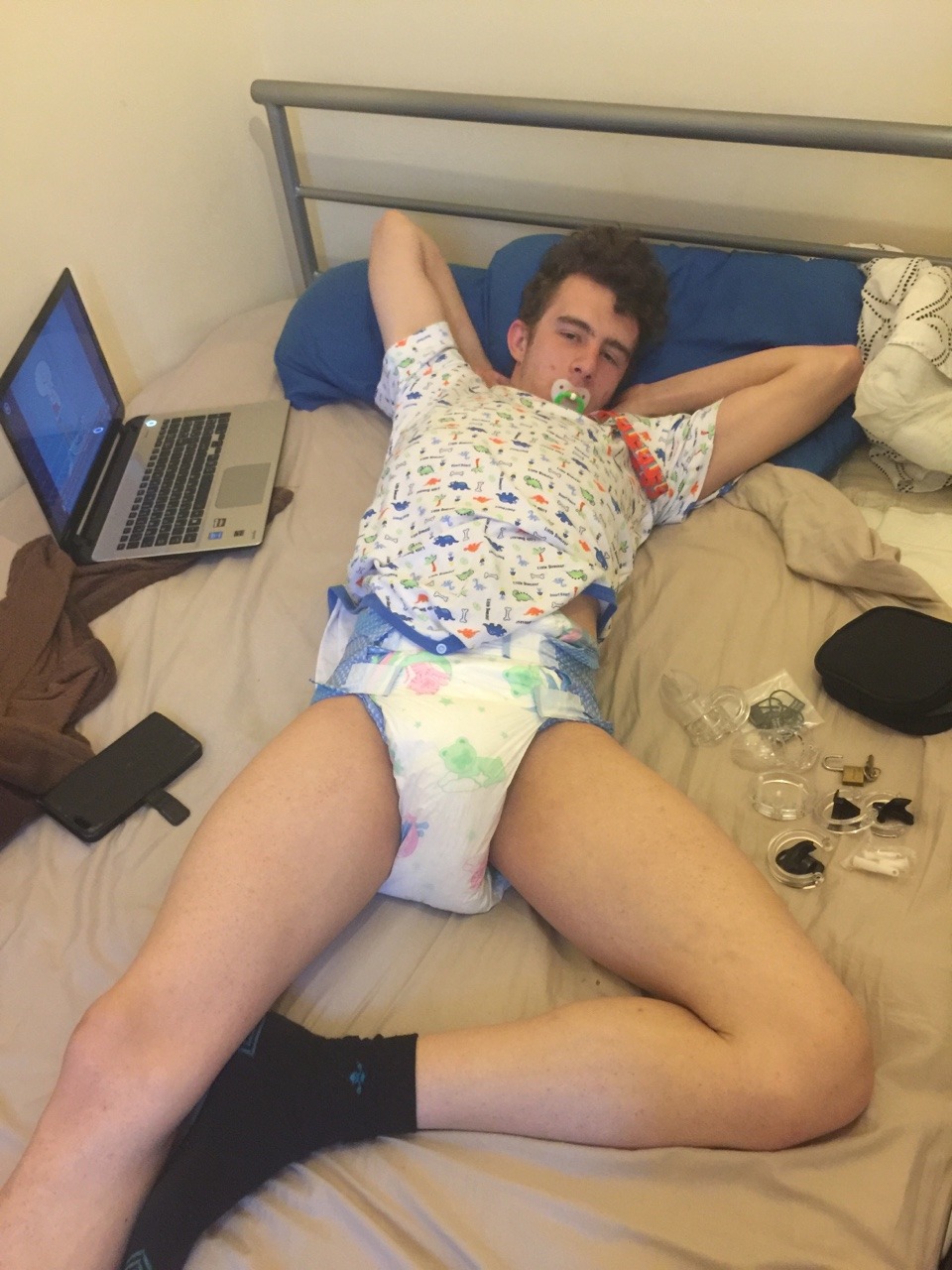 ilikemenfan:  Having a nice night at daddy’s, samdl0193 as he changed me and then