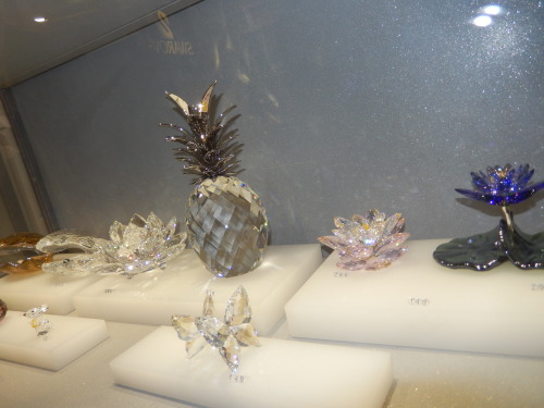 sucymemebabaran:what would you even do with a crystal pineappleShove it up your butt.